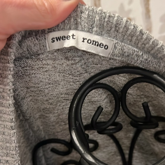 Sweet Romeo Top - Picture 2 of 4